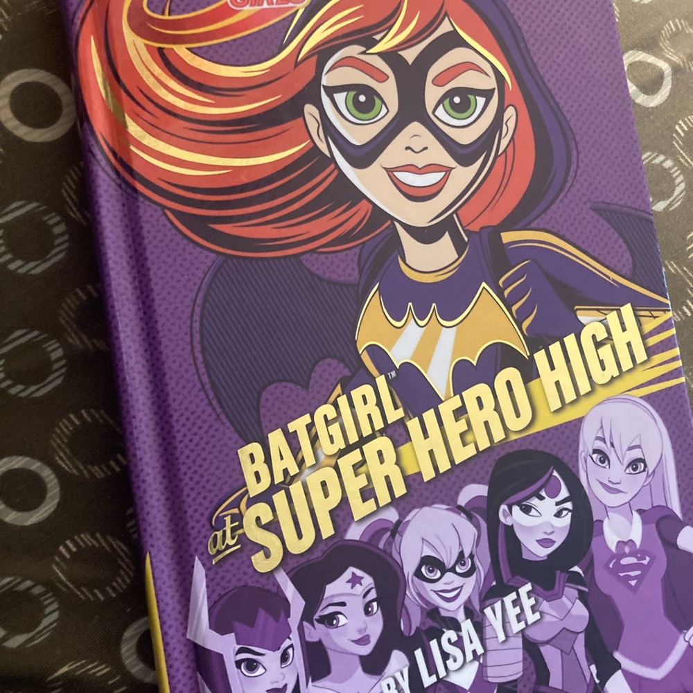 DC Super Hero Girls Batgirl Book Batgirl at Super Hero High by Lisa Yee - Picture 2 of 5